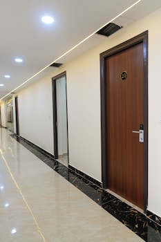 madhura luxury hotel gachibowli near hitech city