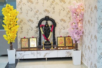 madhura luxury hotel gachibowli near hitech city