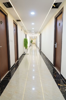madhura luxury hotel gachibowli near hitech city