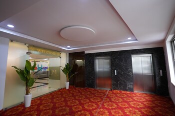 madhura luxury hotel gachibowli near hitech city