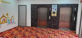 madhura luxury hotel gachibowli near hitech city