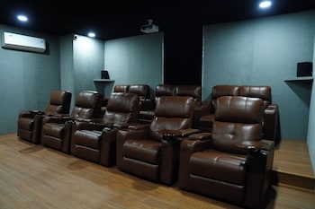 madhura luxury hotel gachibowli near hitech city