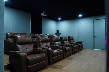 madhura luxury hotel gachibowli near hitech city