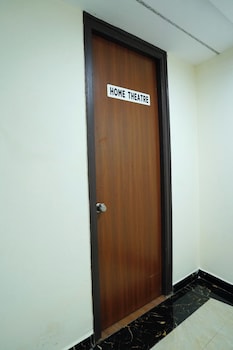 madhura luxury hotel gachibowli near hitech city