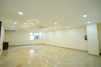 madhura luxury hotel gachibowli near hitech city