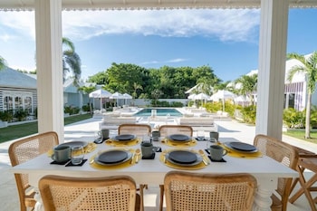 ria uluwatu tropical chic hotel