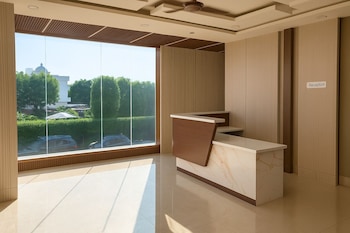 hotel manglam inn near ccs international airport
