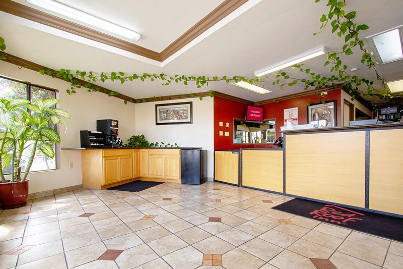 red roof inn and suites monterey