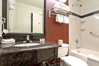 red roof inn and suites monterey
