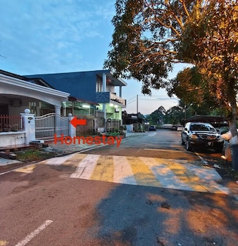 Taman Desa Kulai,,3 star