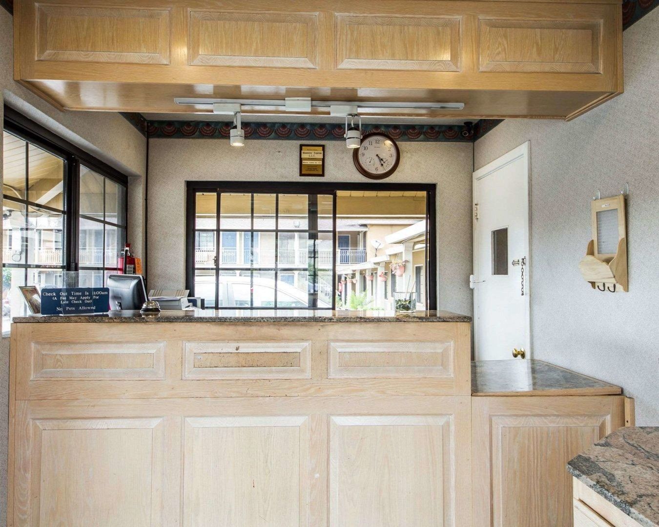 rodeway inn monterey near fairgrounds