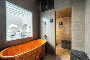 5h saigon huch villa by savihouse