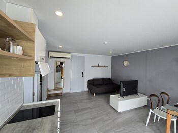 Skyline Serenity  1Bed T2-721,,3 star