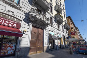 modern 2br 2ba metro access 12min duomo