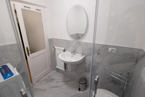 modern 2br 2ba metro access 12min duomo