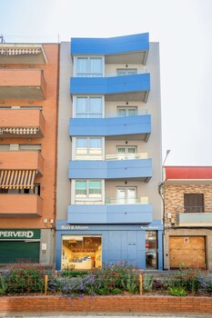 sun and moon aparthotel