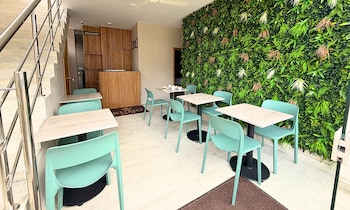 Hotel Zumo,,2 star