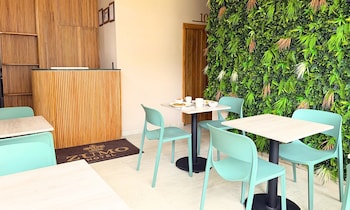 Hotel Zumo,,2 star