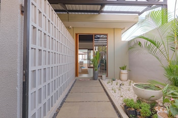 hazel villa jimbaran