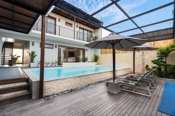 hazel villa jimbaran