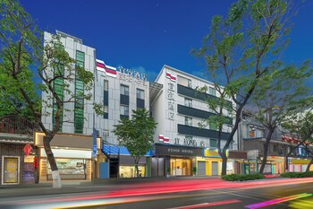 yizhi hotelshangxiajiu pedestrian stree