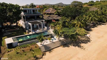 Amako Beach House,,3 star