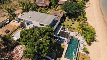 amako beach house