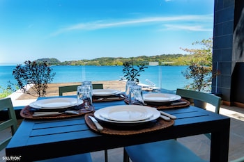 Amako Beach House,,3 star