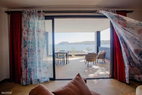 amako beach house