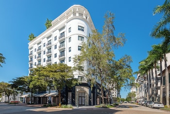 the avenue luxury residences coral gables