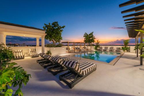 the avenue luxury residences coral gables