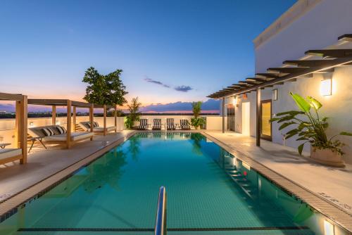 the avenue luxury residences coral gables