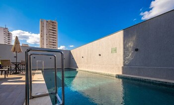Apts In A Building With Pool And Gym - Grl,,2 star
