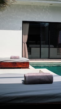 villa mj modern 4br with pool and rooftop