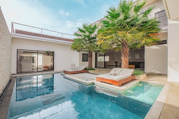 Villa Mj Modern 4Br With Pool & Rooftop,,4 star
