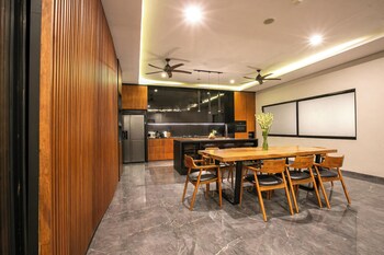 Villa Mj Modern 4Br With Pool & Rooftop,,4 star