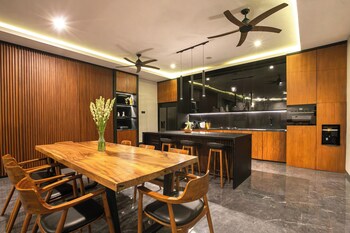 Villa Mj Modern 4Br With Pool & Rooftop,,4 star