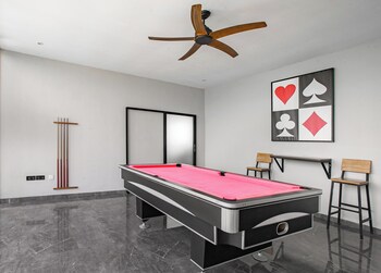 villa mj modern 4br with pool and rooftop