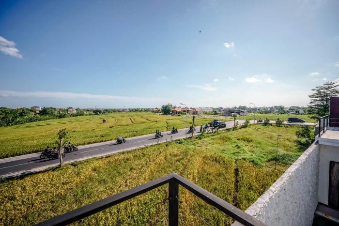 villa mj modern 4br with pool and rooftop