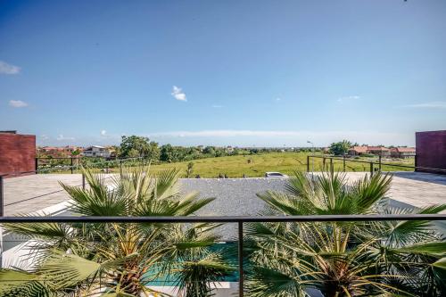 villa mj modern 4br with pool and rooftop