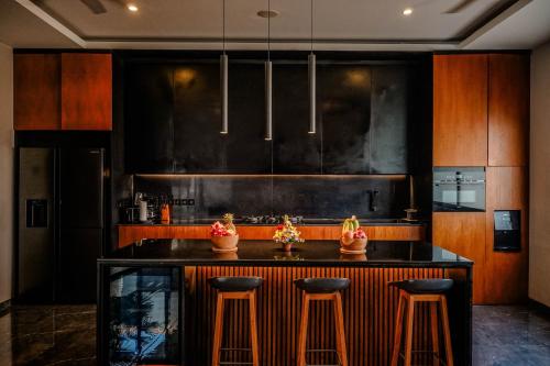 villa mj modern 4br with pool and rooftop