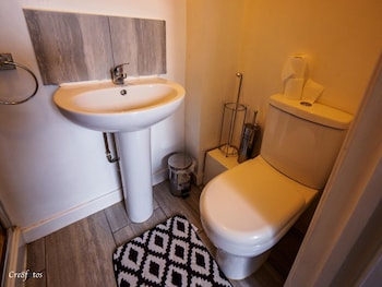 ensuite1 woodhouse private bath 2kitchen