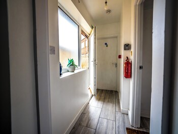 ensuite1 woodhouse private bath 2kitchen