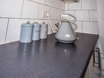 ensuite5 woodhouse private bath 2kitchen