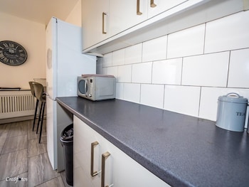 Ensuite5 Woodhouse Private Bath 2Kitchen,,2 star