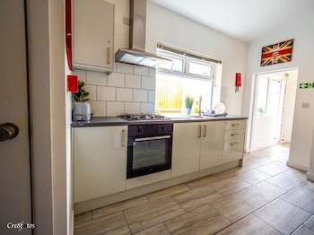 Ensuite5 Woodhouse Private Bath 2Kitchen,,2 star