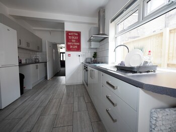 ensuite6 woodhouse private bath 2kitchen