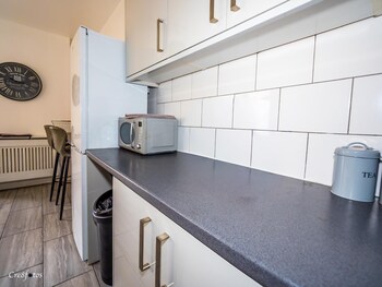 ensuite6 woodhouse private bath 2kitchen