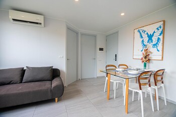 cozy and modern 1br t2 416
