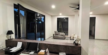Shencasa Living Juanda,,3 star